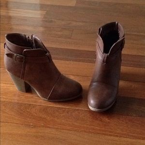 Heeled booties